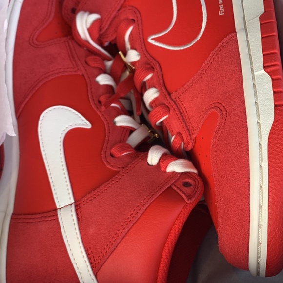 Brand new in box Nike Dunk High SE University Red  Men’s 8/Women’s 9.5 - Picture 4 of 5